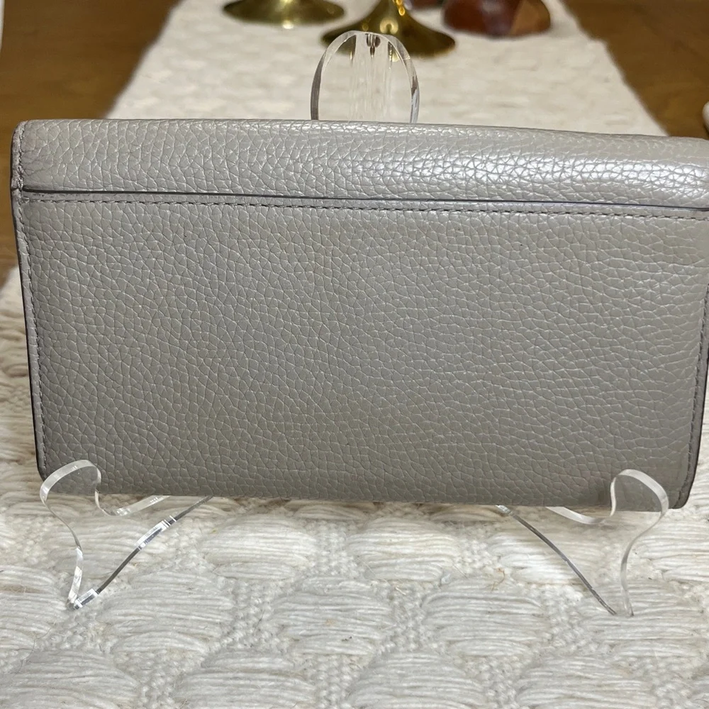 EUC Tory Burch Britten Envelope Wallet Wristlet Gray Heron Grey Silver